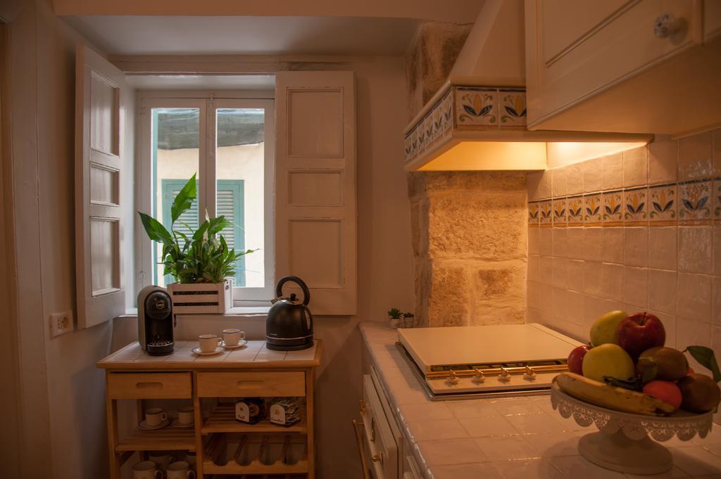 B&B Al Vico Trani Exteriör bild