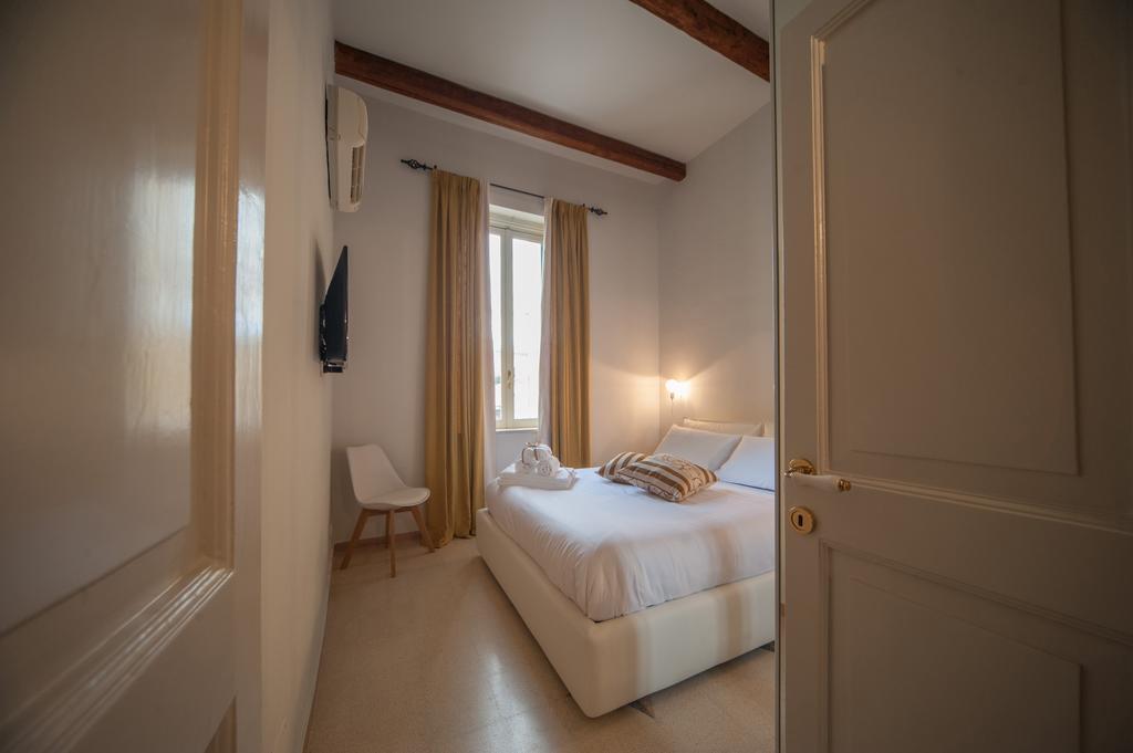B&B Al Vico Trani Exteriör bild